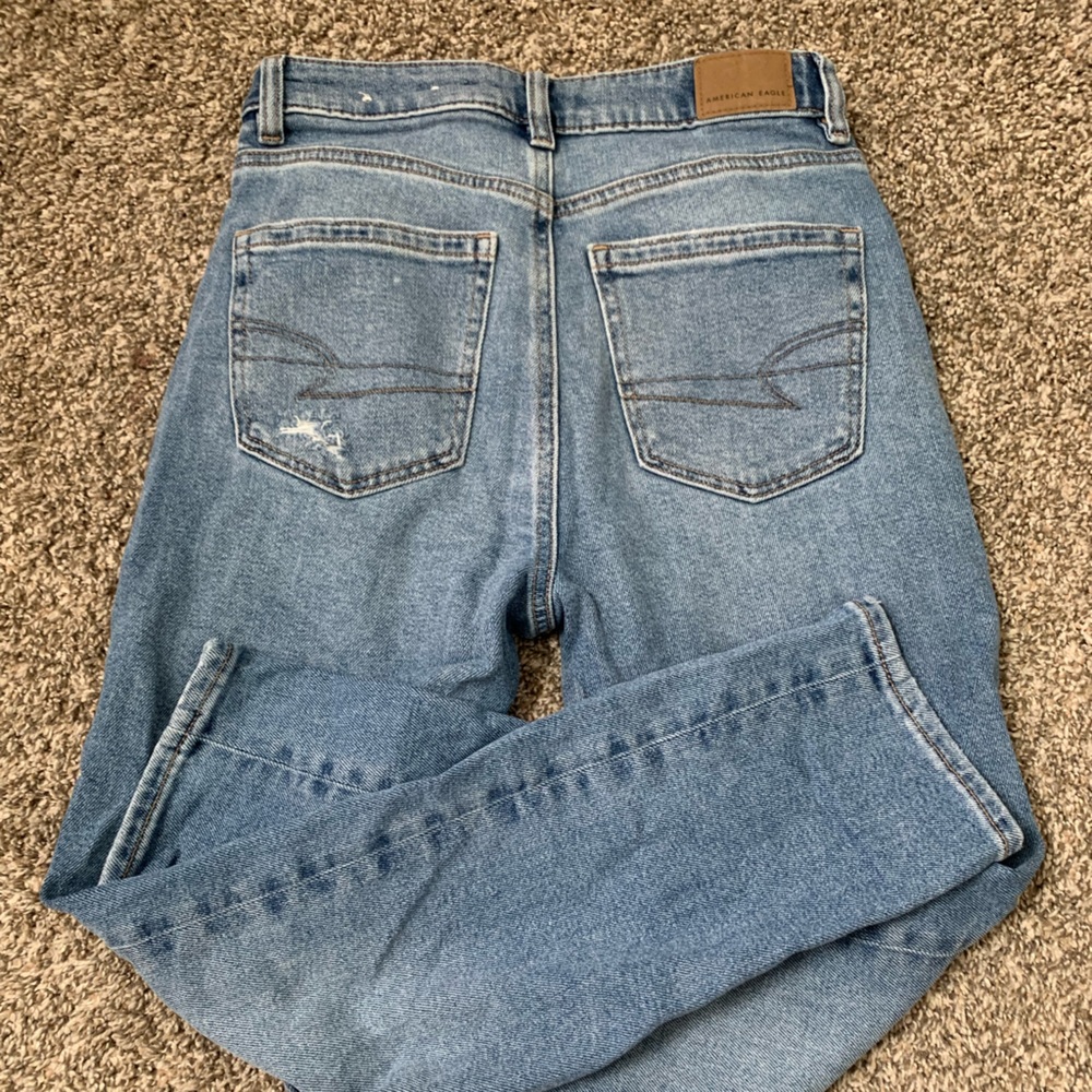 Dark blue stretchy American Eagle mom jeans. Women’s size 2